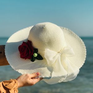 خريد کلاه ساحلی کنفی طرح گل رز در فروشگاه اينترنتي پوشاکچي - مشاهده قيمت و مشخصات