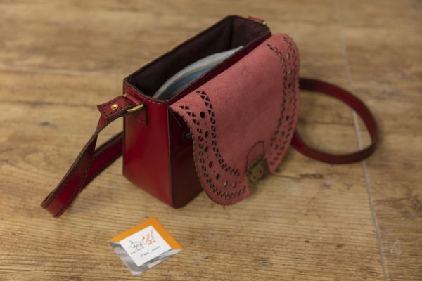 خريد کیف دست دوز حمایلی زنانه در فروشگاه اينترنتي پوشاکچي - مشاهده قيمت و مشخصات